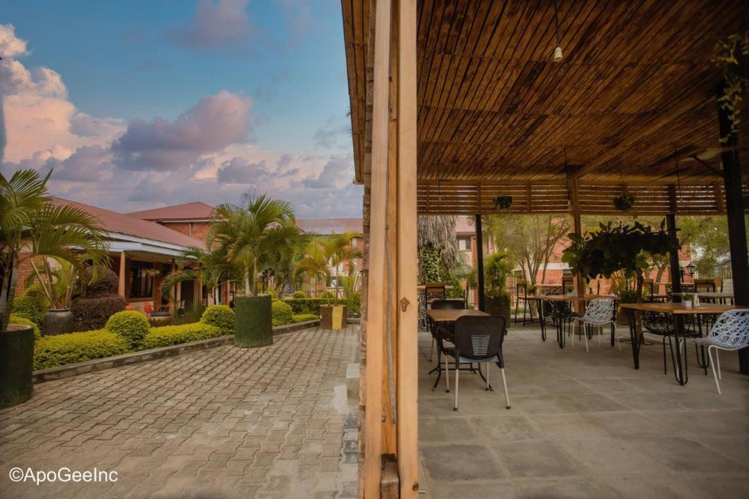 Acacia Hotel Mbarara Nyamitanga Bagian luar foto